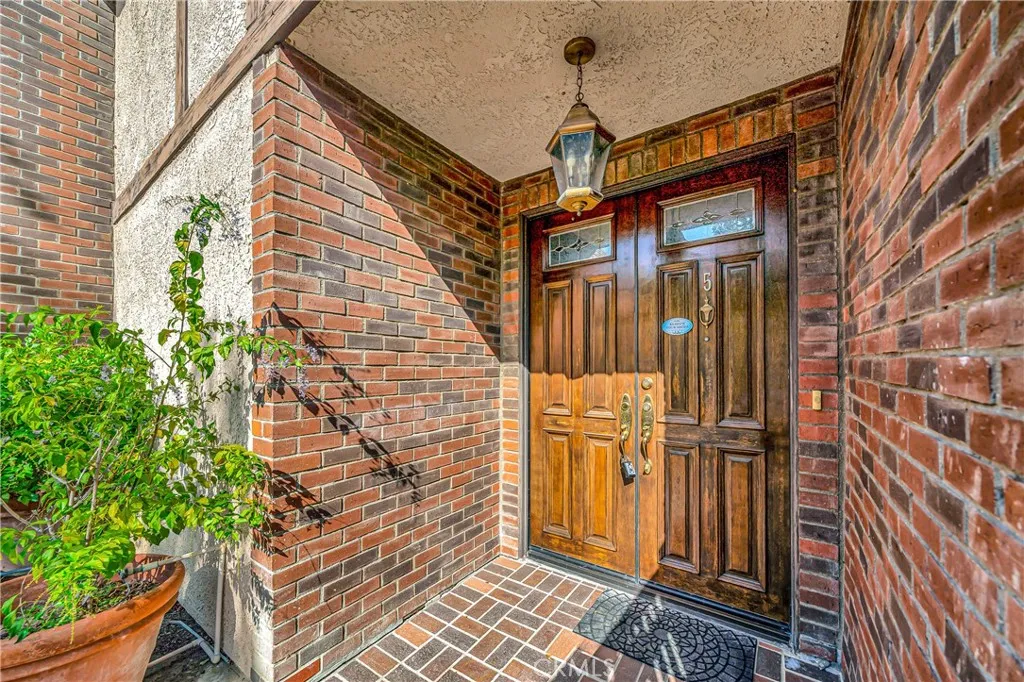 24420 Victory 5, Woodland Hills, California 91367 home-pic-45